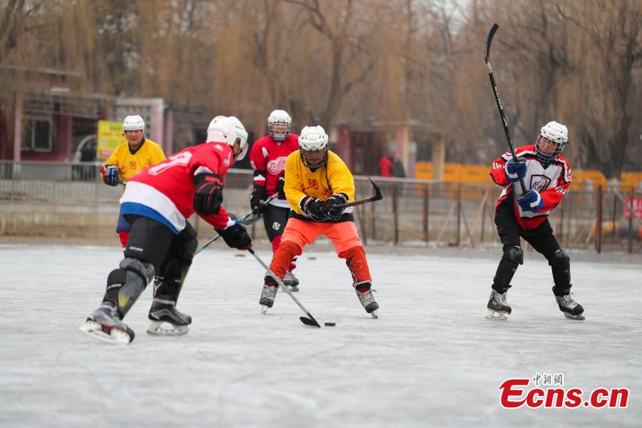 Aposentados formam equipe de hóquei no gelo para dar boas-vindas à Beijing 2022  