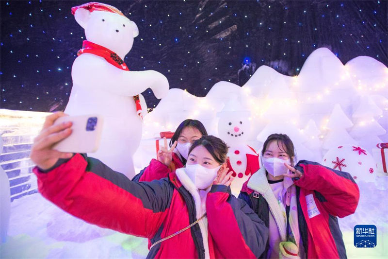 8º Festival Nacional do Gelo e da Neve é inaugurdo em Wuhan