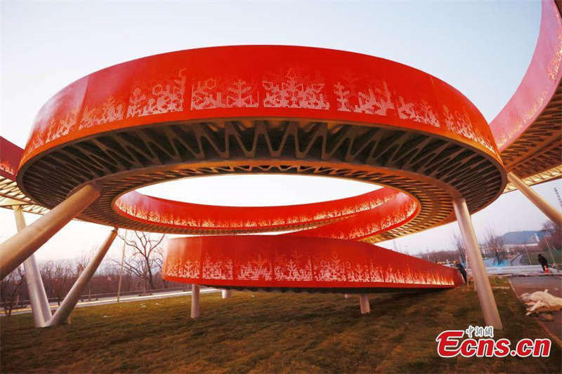 Anel dos Jogos Olímpicos de Inverno foi iluminado em Beijing