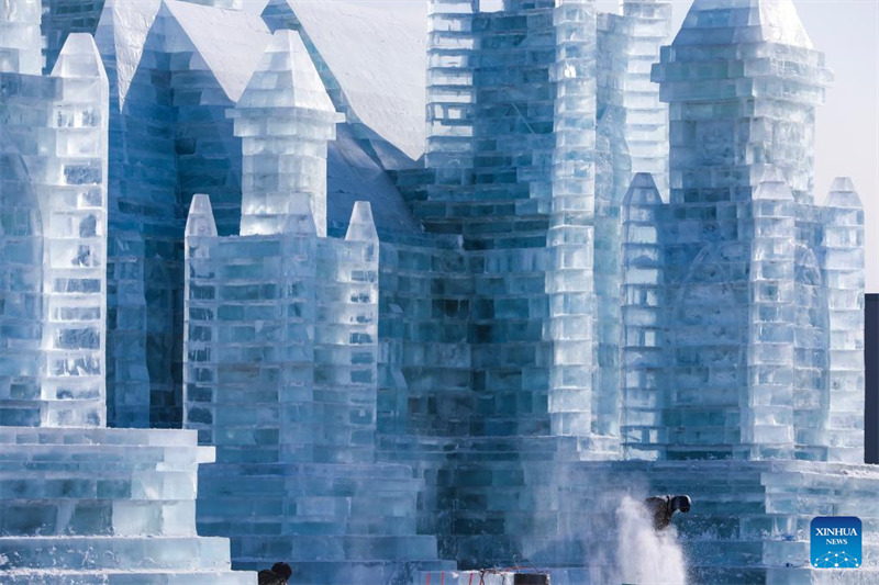 Construção do Parque Temático Mundo de Gelo e Neve na China está em andamento