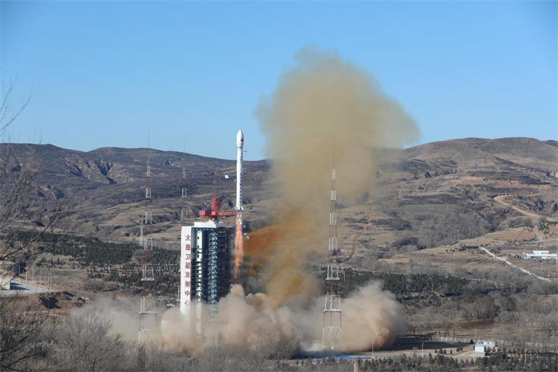 China lança novo satélite de recursos