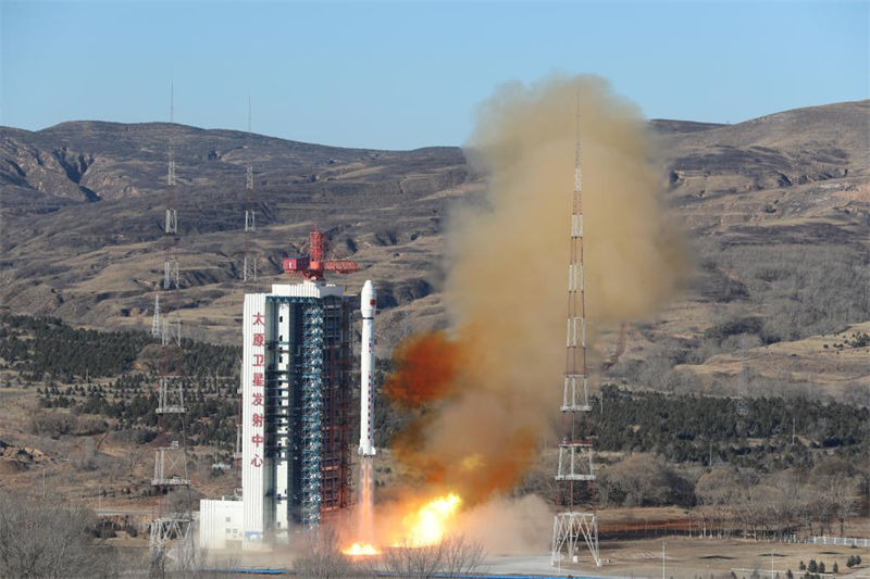 China lança novo satélite de recursos