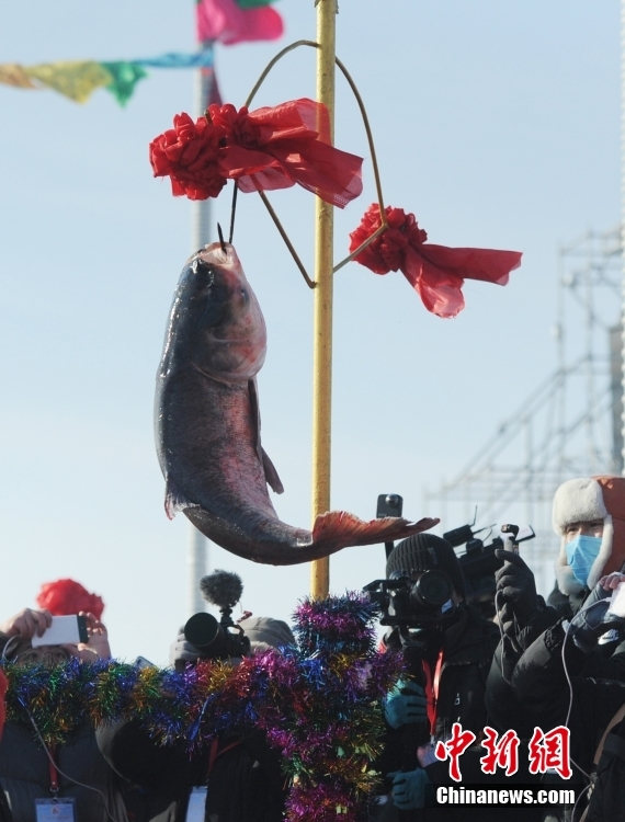 Jilin: época de pesca de inverno iniciada no Lago Chagan