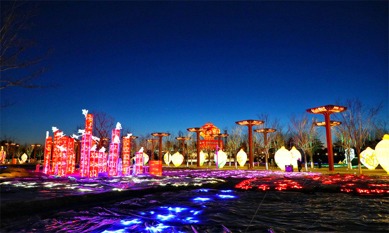 Carnaval de gelo e neve abre ao público no Parque da Expo de Beijing