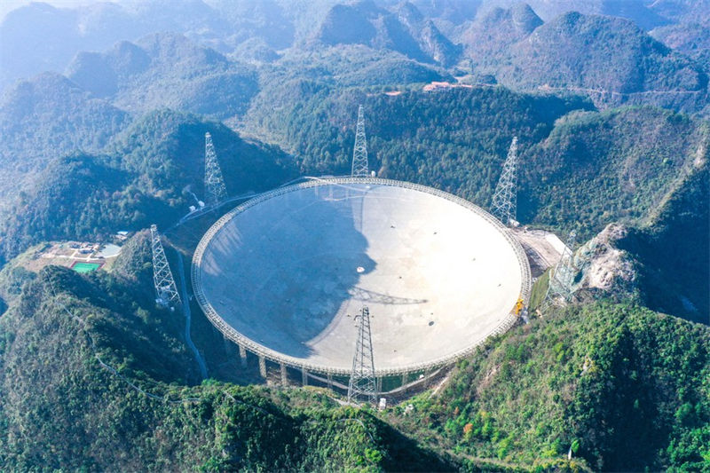 Telescópio FAST da China deteta campo magnético interestelar coerente