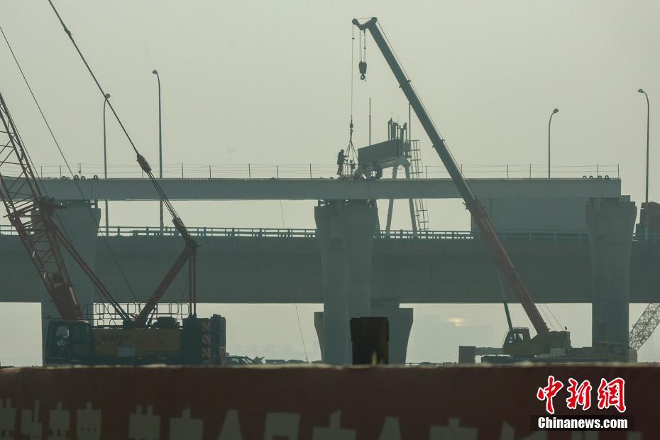 Maior viaduto marítimo da Ásia inicia colocação de viga de caixa