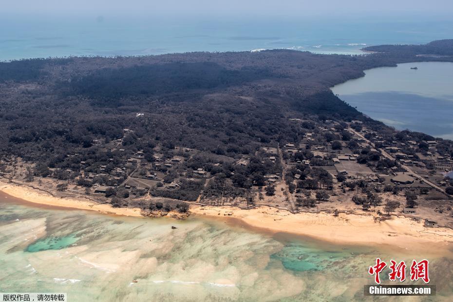 Tonga: cinzas vulcânicas cobrem ilha após erupção de vulcão