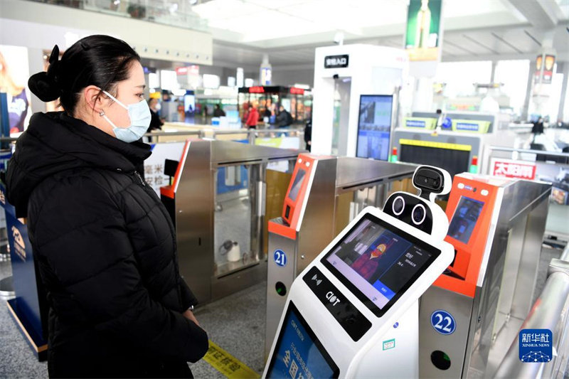 China: estações ferroviárias e aeroportos tomam novas medidas para garantir viagens durante chunyun