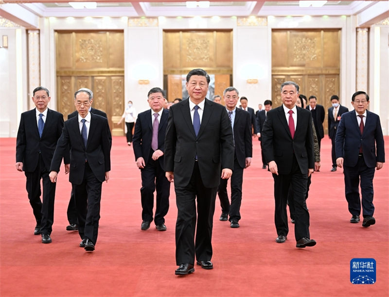 Líderes chineses transmitem cumprimentos por Festa da Primavera a camaradas veteranos