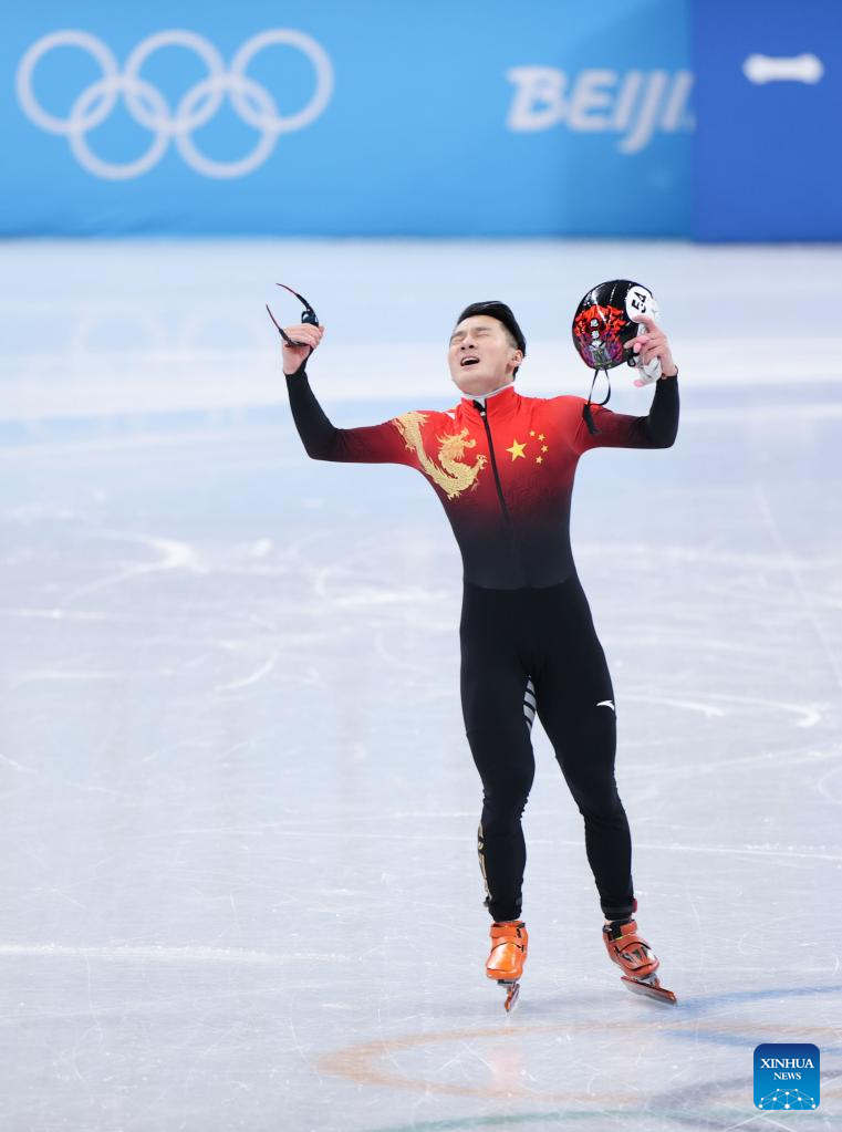 Beijing 2022: patinador chinês Ren Ziwei ganha ouro na patinação de velocidade de pista curta de 1000m masculino