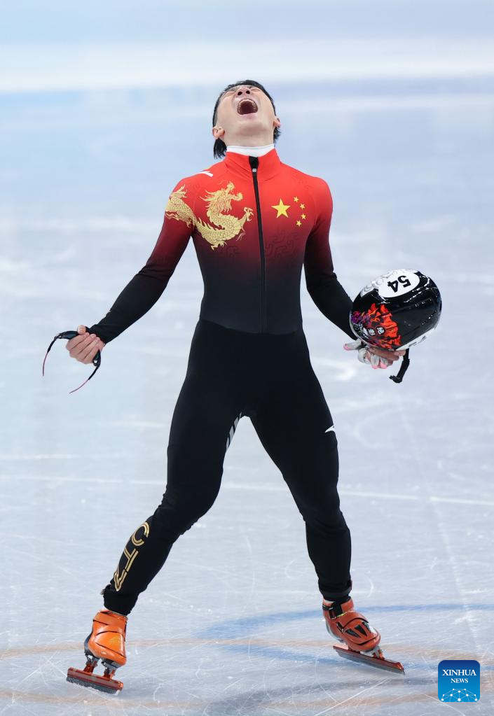 Beijing 2022: patinador chinês Ren Ziwei ganha ouro na patinação de velocidade de pista curta de 1000m masculino