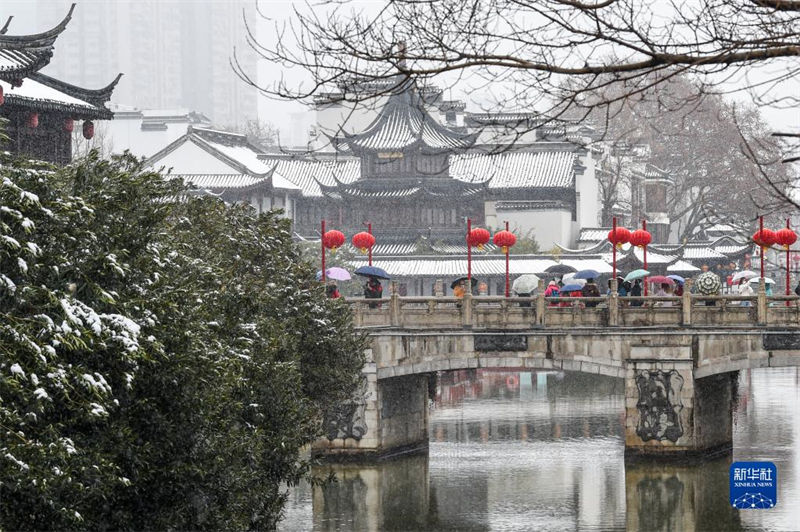China registra queda de neve em várias cidades