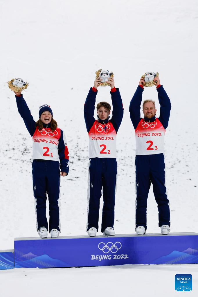Beijing 2022: EUA conquistam primeira medalha de ouro em equipes mistas de esqui estilo livre