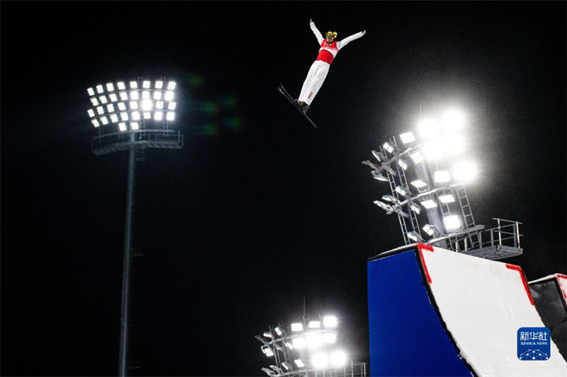 Beijing 2022: China leva medalha de prata na final de equipe mista do aerials de esqui estilo livre