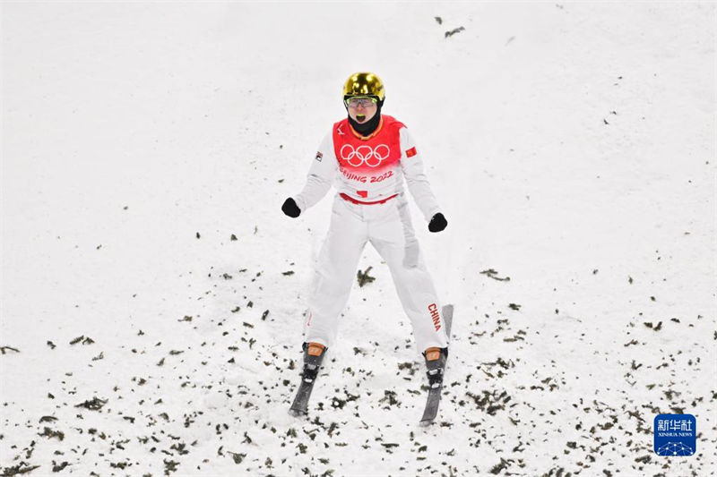 Beijing 2022: China leva medalha de prata na final de equipe mista do aerials de esqui estilo livre