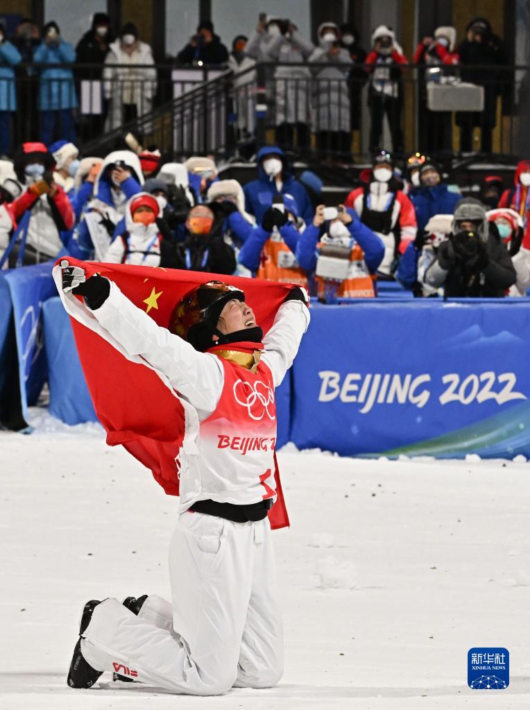 Esquiadora veterana Xu conquista primeiro ouro olímpico da China em aéreos femininos em Beijing 2022