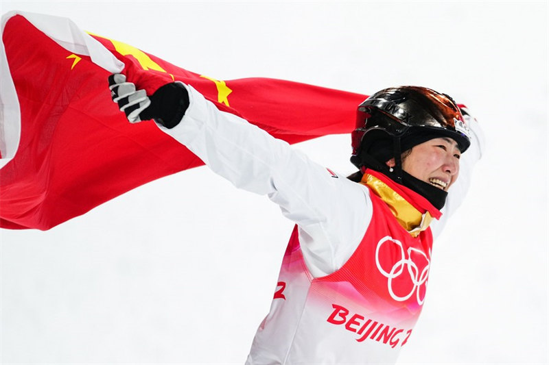 Esquiadora veterana Xu conquista primeiro ouro olímpico da China em aéreos femininos em Beijing 2022