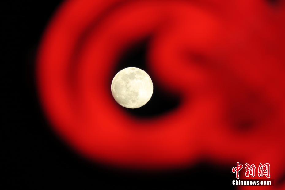 Galeria: Festival das Lanternas brindado pela lua cheia