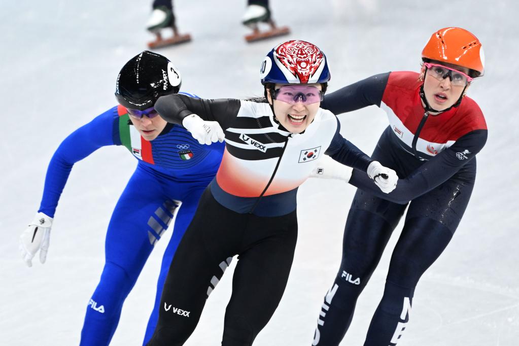 Choi, da Coreia do Sul, defende título feminino de patinação de velocidade em pista curta de 1.500m em Beijing 2022