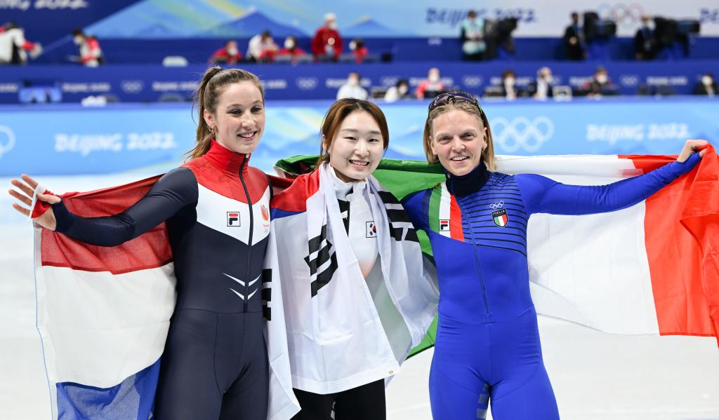 Choi, da Coreia do Sul, defende título feminino de patinação de velocidade em pista curta de 1.500m em Beijing 2022