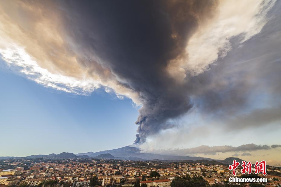 Itália: vulcão Etna volta a entrar em erupção 