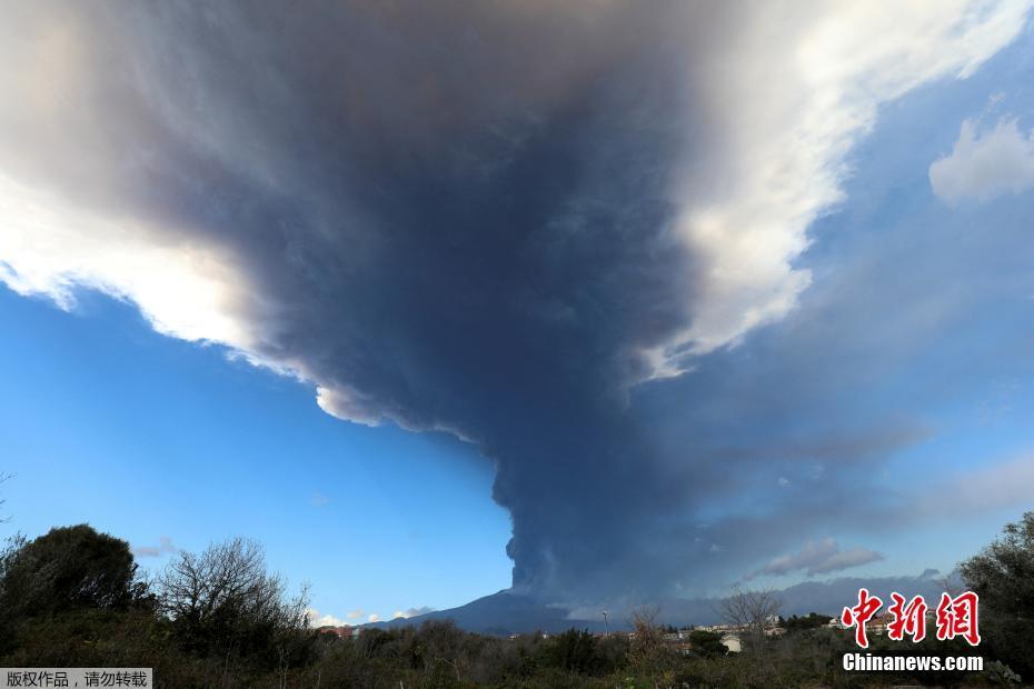 Itália: vulcão Etna volta a entrar em erupção 