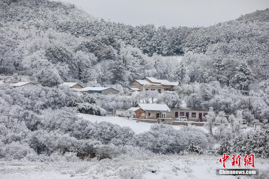 Galeria: vila de montanha coberta de neve no sudoeste da China