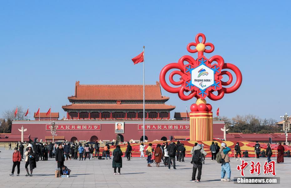 Beijing 2022: emblema dos Jogos Paralímpicos de Inverno é colocado na Praça Tiananmen