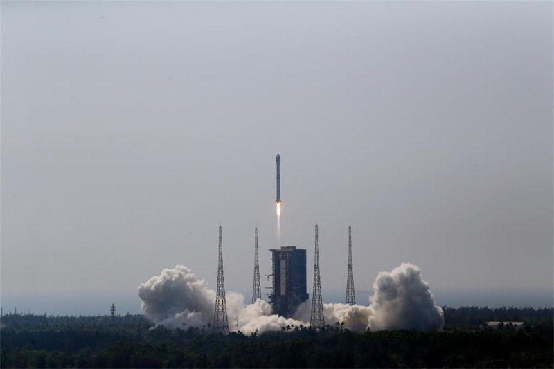 China lança 22 satélites ao espaço