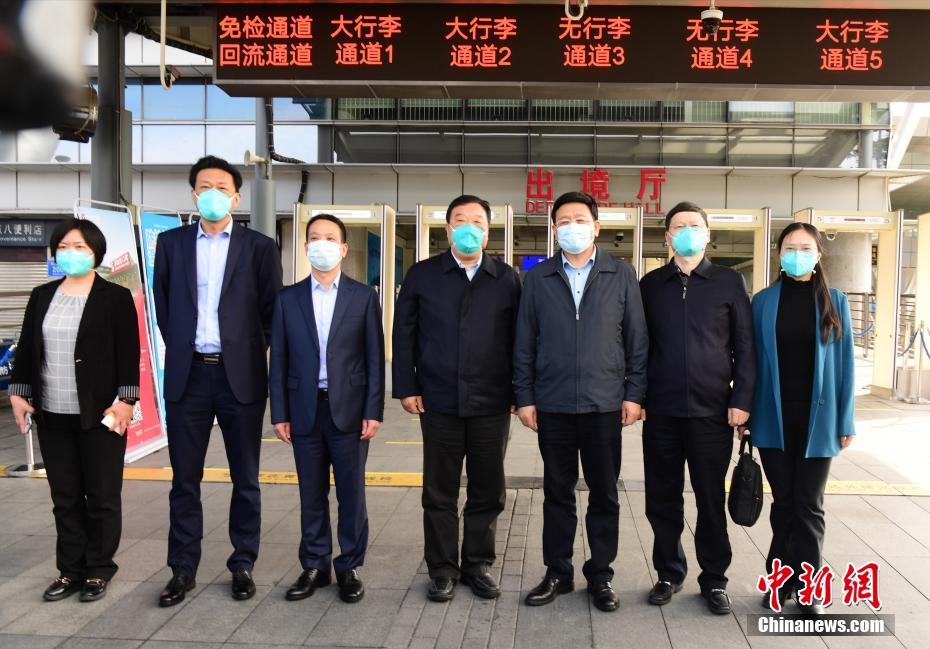 Equipe de especialistas do governo central chega a Hong Kong para ajudar no combate contra a Covid-19