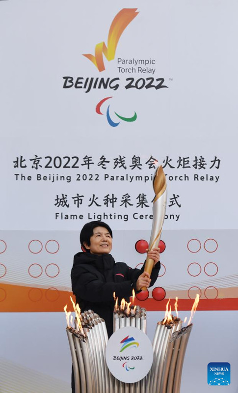 Beijing realiza revezamento da tocha paralímpica