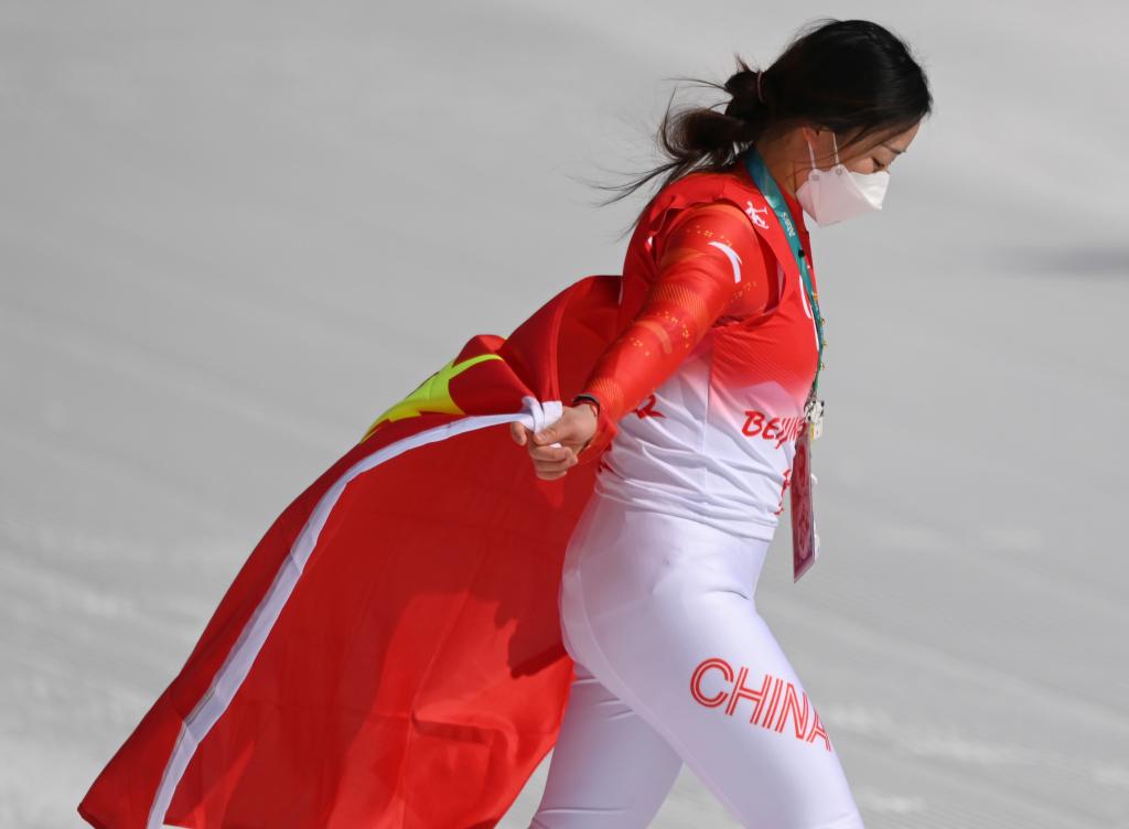 Zhang Mengqiu conquista primeiro ouro de esqui alpino da China nos Jogos Paralímpicos de Inverno 2022