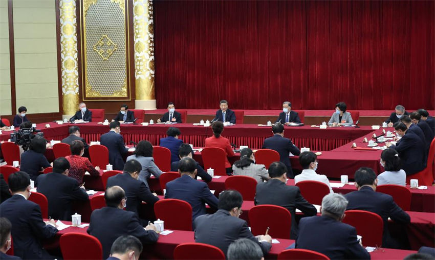 Xi Jinping enfatiza garantia de fornecimento de produtos agrícolas essenciais e construção de rede de seguridade social mais forte