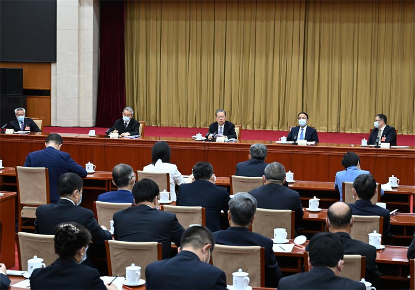 Líderes chineses participam de discussões com conselheiros políticos