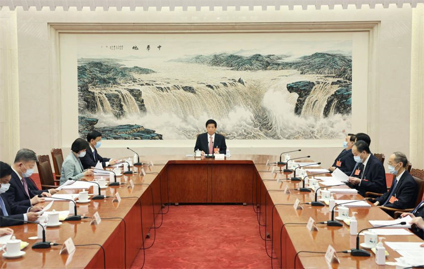 Presidium da sessão legislativa anual da China realiza 2ª reunião