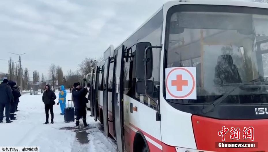 Ucrânia abre corredores humanitários para evacuação de civis