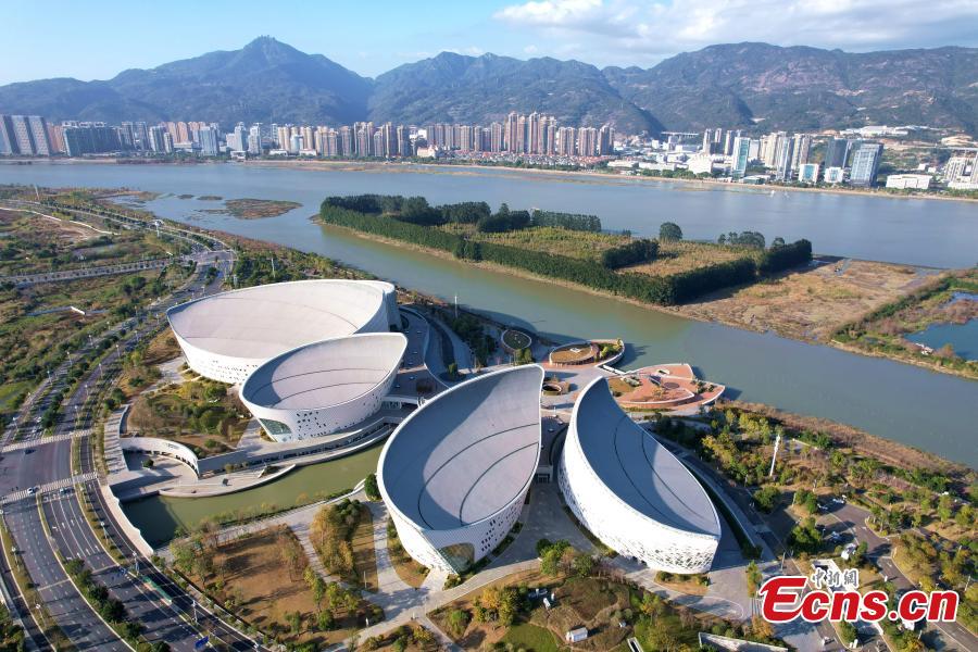 Vista aérea do Centro de Cultura e Arte do Estreito em Fuzhou