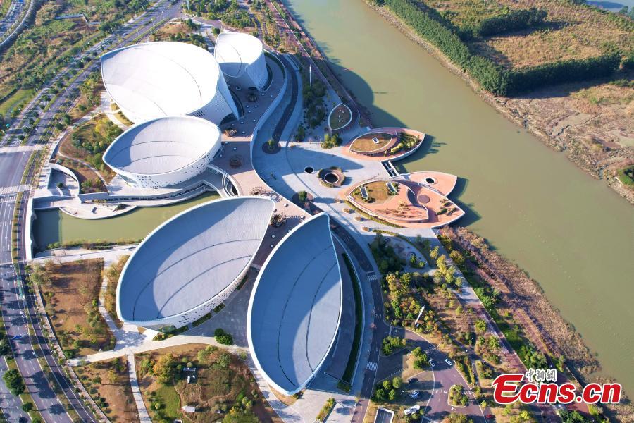 Vista aérea do Centro de Cultura e Arte do Estreito em Fuzhou