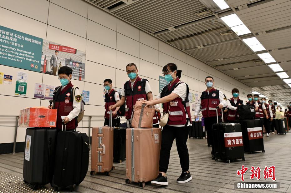 Equipe médica de 75 pessoas da parte continental da China chega a Hong Kong
