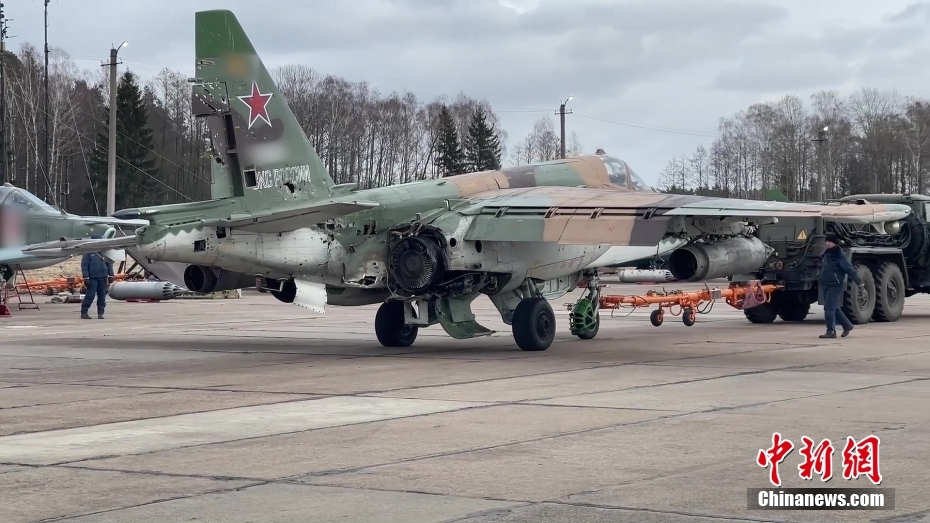 Caça russo Su-25 pousa em segurança depois de ser atingido
