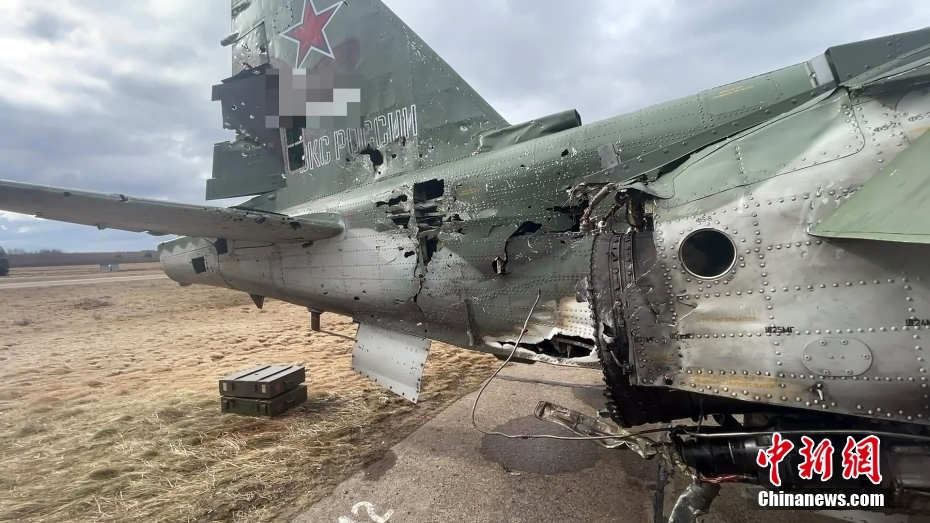 Caça russo Su-25 pousa em segurança depois de ser atingido