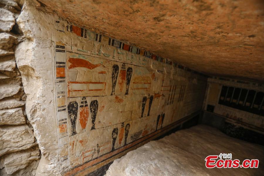 Egito descobre cinco túmulos antigos de 4.000 anos