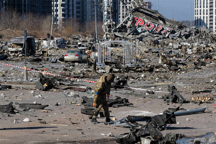 Ucrânia: 8 pessoas morrem em ataque a um shopping center de Kiev