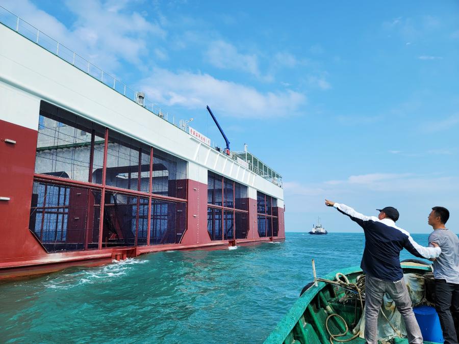 Primeira instalação de piscicultura semi-submersível em mar é instalada em Hainan