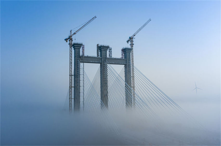 Nuvens envolvem ponte em Anhui