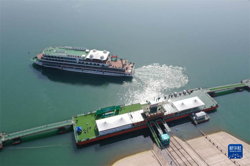 China: navio de passageiros totalmente elétrico realiza viagem inaugural 