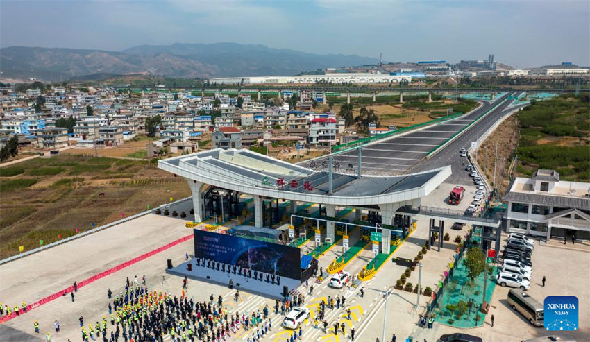 Nova via expressa Chuxiong-Dali foi aberta ao tráfego em Yunnan