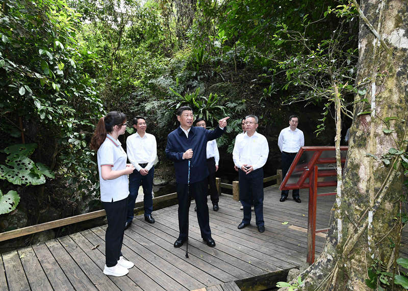 Xi Jinping inspeciona Wuzhishan em Hainan