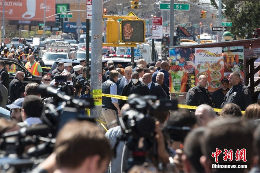 Ataque a tiros no metrô de Nova Iorque deixa pelo menos 29 feridos