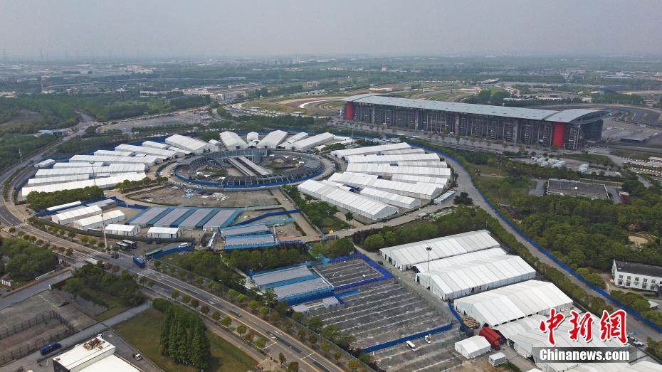 Praça aquática de F1 em Shanghai e vários estacionamentos são convertidos em hospital de campanha